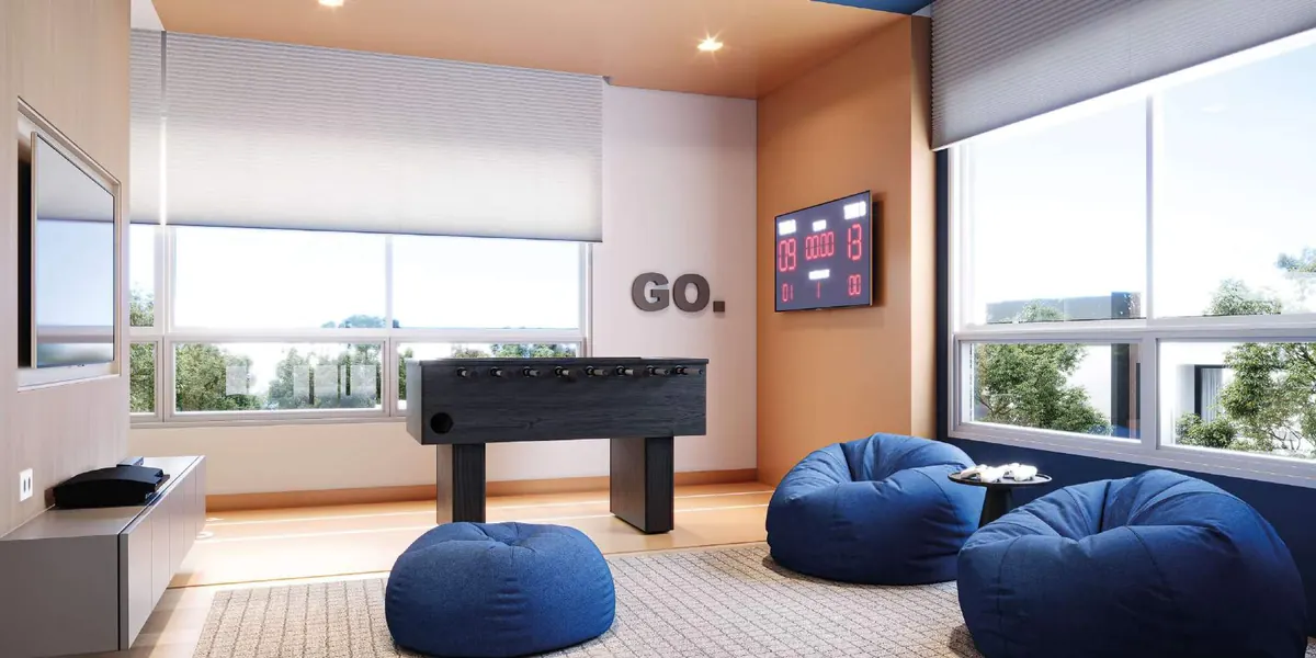 Game Room com pebolim, TV e pufes