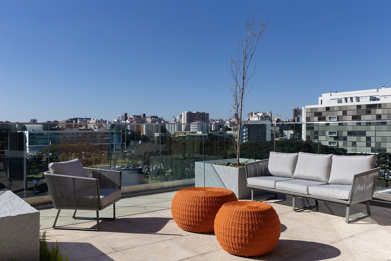 Rooftop do Hall Design com vista para o Centro Cívico