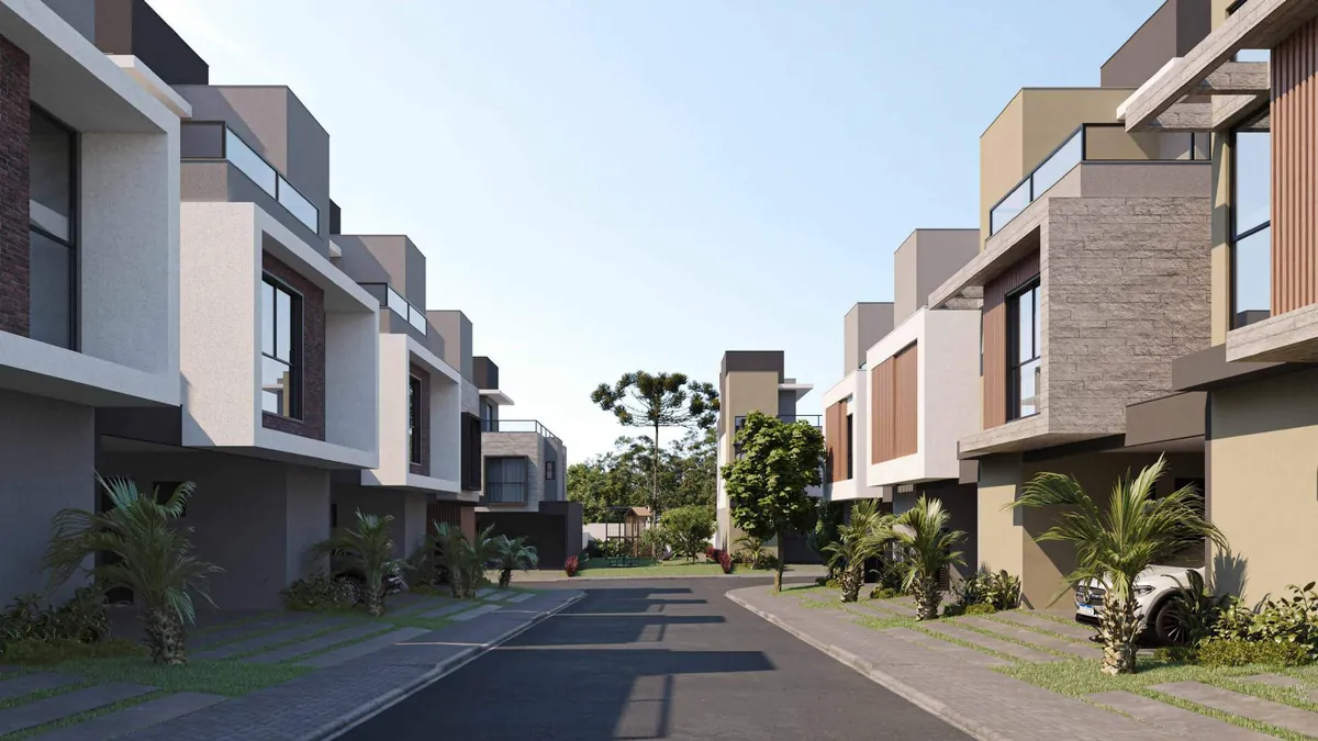 Rua interna do OKÁ Bacacheri entre casas contemporâneas, com araucária ao fundo