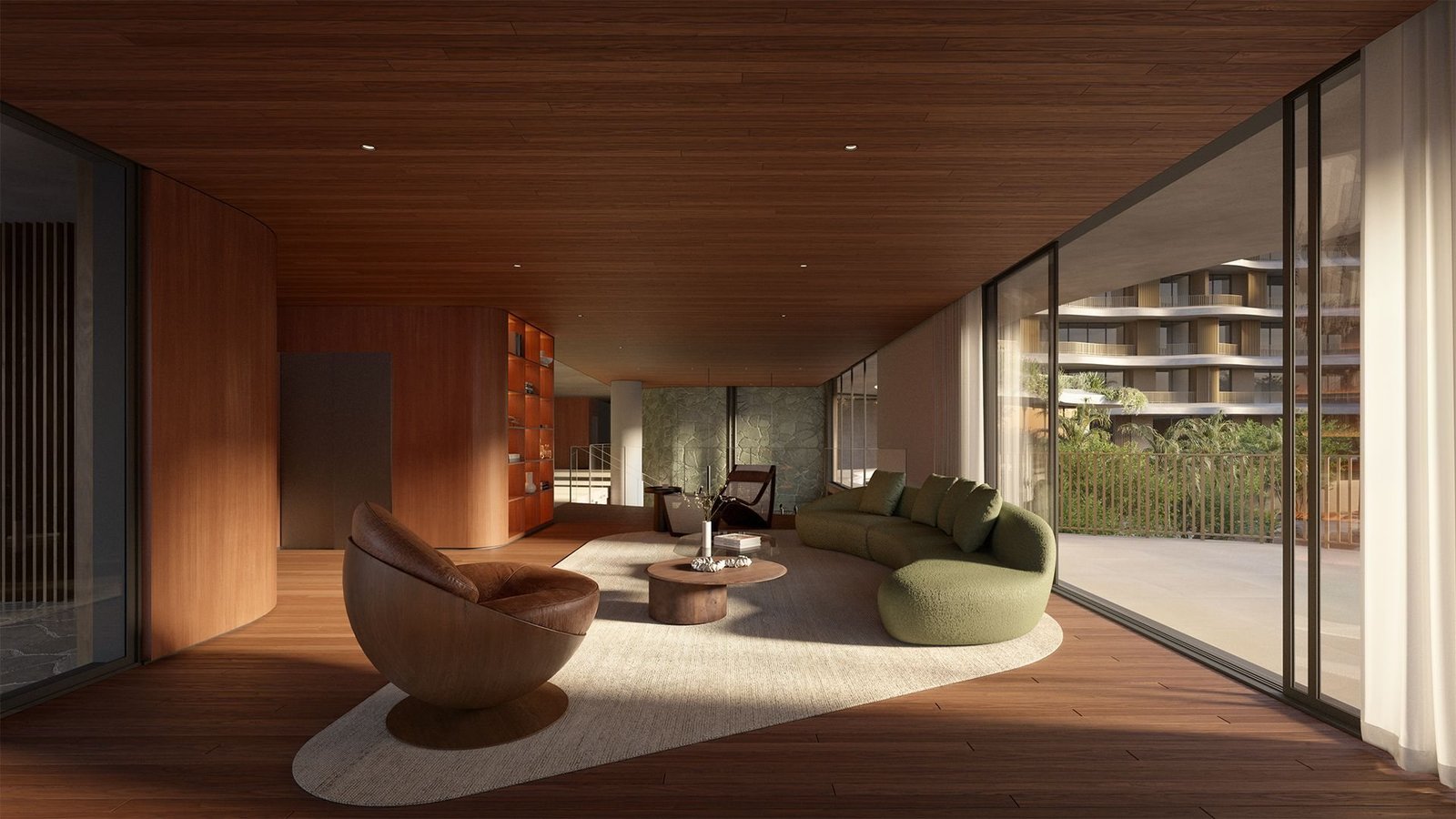 Sala de estar com sofá verde, poltrona de madeira e vista para o bosque através de esquadrias amplas