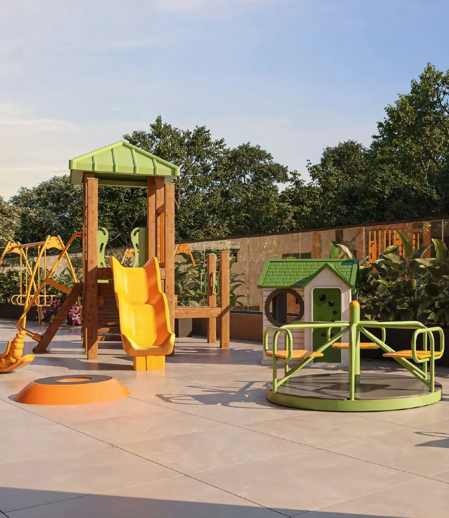 Playground com escorregador, casinha e gira-gira, cercado de vegetação