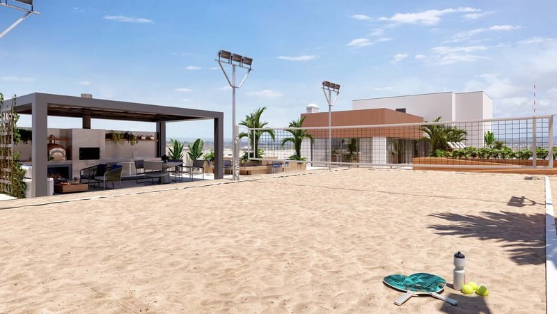 Quadra de beach tennis no rooftop, com área gourmet ao fundo