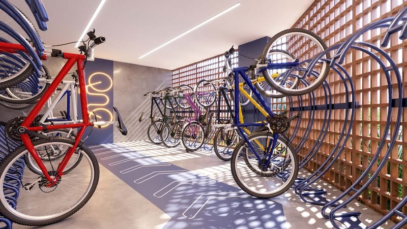 Bicicletário com suportes verticais e parede em treliça de madeira